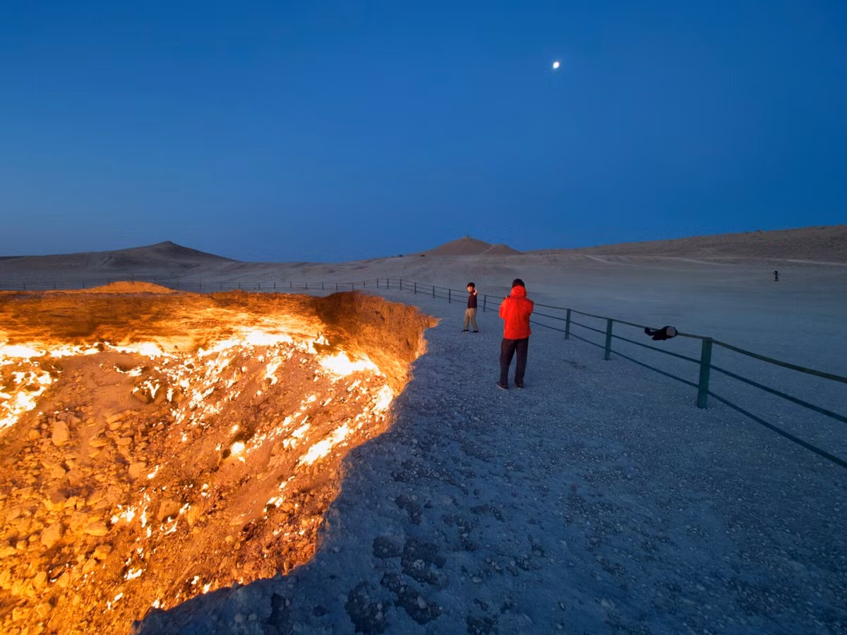 Theo các nhà nghiên cứu, bất cứ nỗ lực nào nhằm đóng "cổng địa ngục" ở Turkmenistan đều rất phức tạp, nguy hiểm, tốn kém và được cho là không có kết quả. Do vậy, lựa chọn tốt nhất là không làm gì cả.