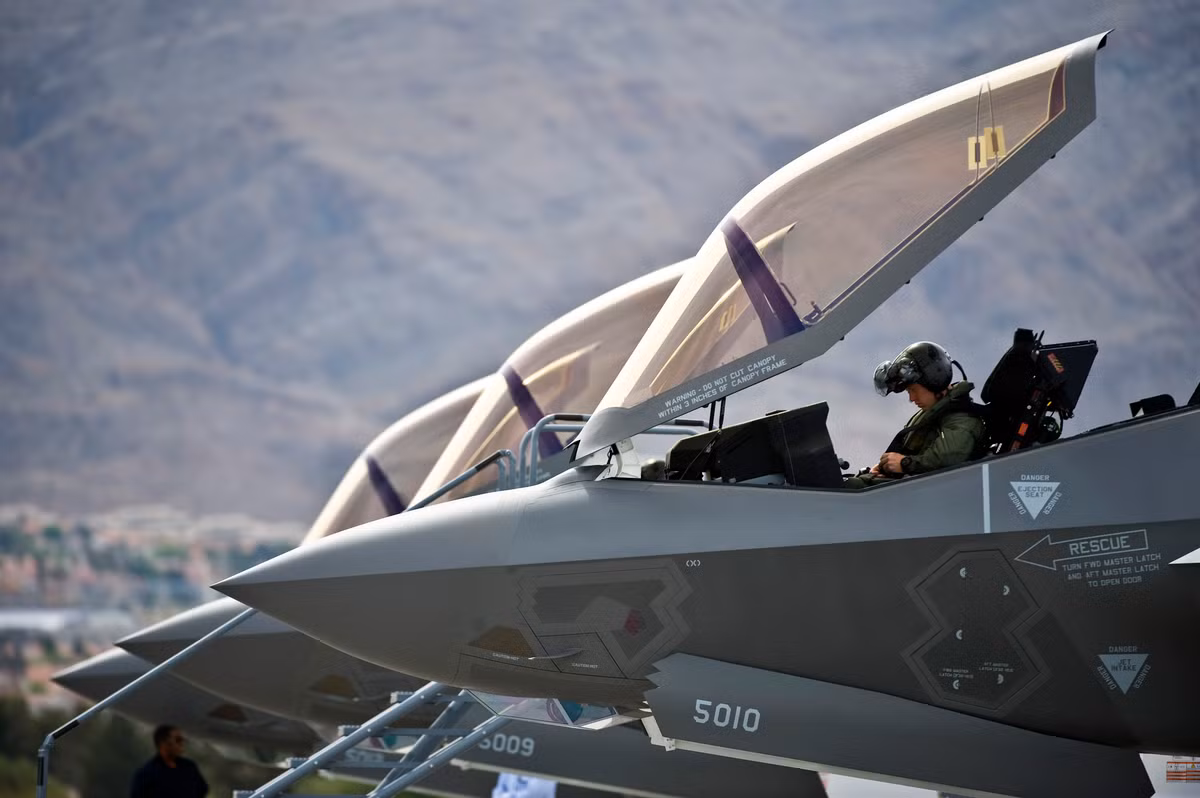 Và sau ba năm kể từ khi lỗi trên được phát hiện có vẻ như cả Lockheed Martin và Lầu Năm Góc đều không thể khắc phục triệt để sai lầm này, mà kết quả là họ để mất 115 triệu USD cho chiếc F-35B bị phá hủy hoàn toàn trong vụ tai nạn hôm 28/9. Nguồn ảnh: Fortune.