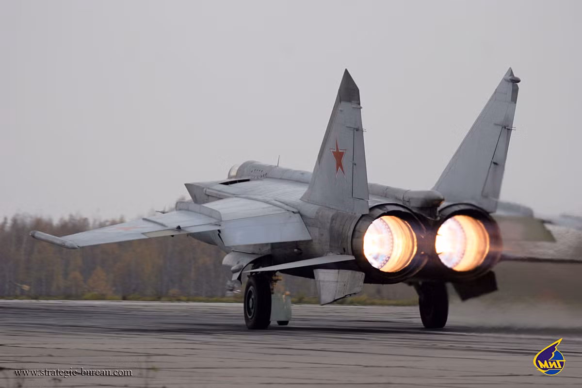 Theo bản thuyết minh thiết kế, MiG-31D cùng tên lửa 79M6 có thể tiêu diệt 24 vệ tinh trong vòng 36 giờ đồng hồ. Nếu thành công, Liên Xô sẽ sở hữu khả năng tiêu diệt vệ tinh hàng đầu thế giới. Tuy nhiên, đề án này bị hủy bỏ là do sự khó khăn về kinh tế khi Liên Xô tan rã vào đầu những năm 1990. Nguồn ảnh: Mikoyan.