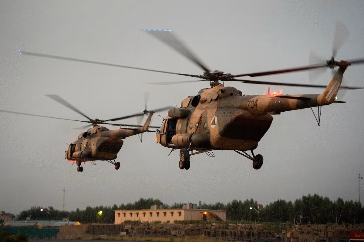 Mil Mi-17 hiện là một trong những trực thăng vận tải đa năng phổ biến nhất trên thế giới. Nó được ví như con thú có khả năng tấn công rất tốt mục tiêu, cũng như bảo vệ an toàn cho các người lính, ngoài ra với sự hoạt động bền bỉ cùng khả năng đễ điều khiển khiến chúng luôn được không quân, lục quân nhiều quốc gia ưa thích. Nguồn ảnh: militarytimes.com.