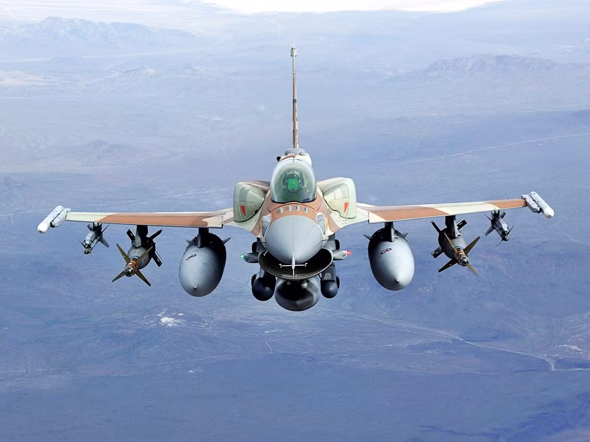 Cùng với đó, Bộ trưởng Hợp tác khu vực Israel Tzachi Hanegbi tự tin cho rằng tiêm kích tàng hình F-35I và có thể chỉ cần F-16, không quân nước này cũng có thể vô hiệu hoặc tiêu diệt hệ thống tên lửa S-300 mà Nga cấp cho Syria.