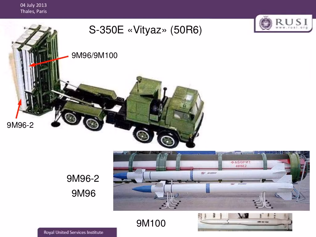 Nếu như S-400 sẽ là cơn ác mộng với máy bay ném bom chiến lược thì S-350E sẽ là thứ vũ khí khiến phi công tiêm kích chiến thuật phải sợ hãi nhất mà đối tượng tác chiến của S-350E tại Syria hiện tại chính là Israel và Mỹ. Hiện S-350E vẫn chưa xuất hiện chính thức trong biên chế Quân đội Nga, nhưng điều này sẽ diễn ra trong tương lai gần. Nguồn ảnh: RUSI.