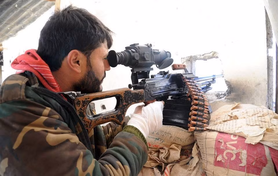 Súng máy PK là một trong những dòng vũ khí bộ binh hạng nhẹ phổ biến nhất trên chiến trường Syria hiện tại, so với các dòng súng máy của phương Tây – PK có độ tin cậy cao hơn, cho hỏa lực mạnh và có giá thành khá rẻ. Chính vì lý do này mà súng máy PK đang được sử dụng tại hơn 50 nước trên thế giới.
