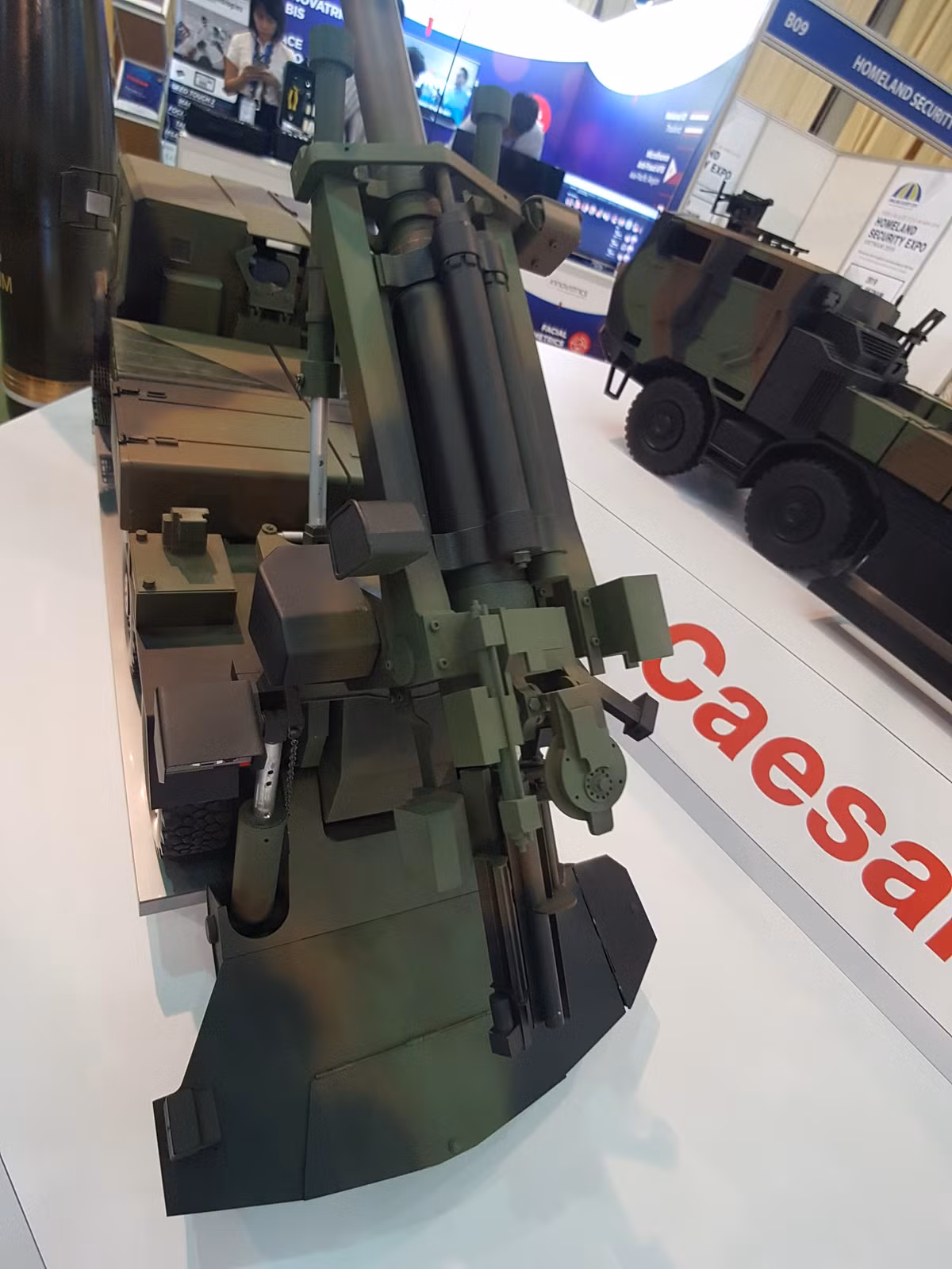 Pháo tự hành Caesar là một trong những mẫu pháo tự hành bán chạy nhất châu Âu hiện tại, và ở Đông Nam Á có tới hai quốc gia đang sử dụng mẫu pháo này là Indonesia và Thái Lan với hơn 40 đơn vị đang hoạt động.