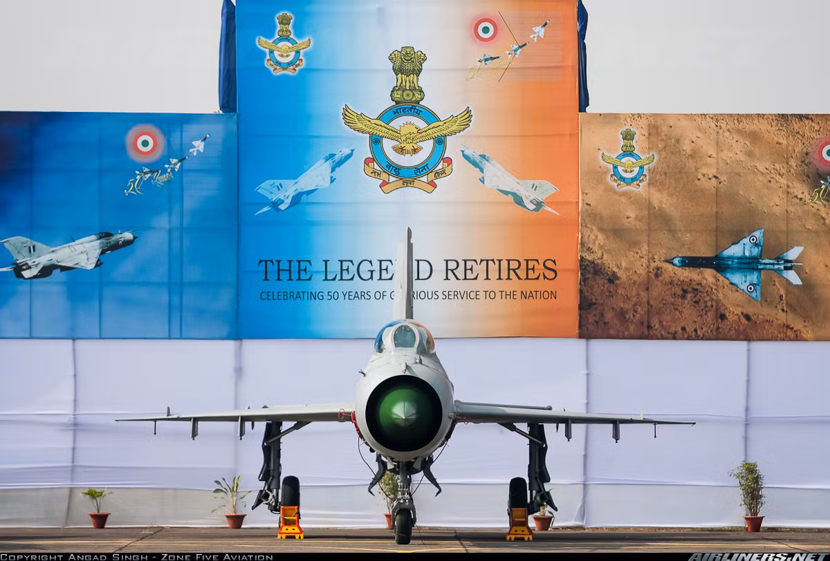 Còn theo tờ Hindu của Ấn Độ, Những chiếc MiG-21 được chuyển giao cho phía Nga đều trong tình trạng hoạt động, phía Nga sẽ trả chi phí vận chuyển. Những chiếc máy bay này sẽ nhận được số đăng ký mới và có thể sau này sẽ được sử dụng cho những chuyến bay b. Tuy nhiên, hiện vẫn chưa rõ phía Không quân Nga sẽ vận hành những chiếc MiG-21 bằng cách nào. Nguồn ảnh: Airliners