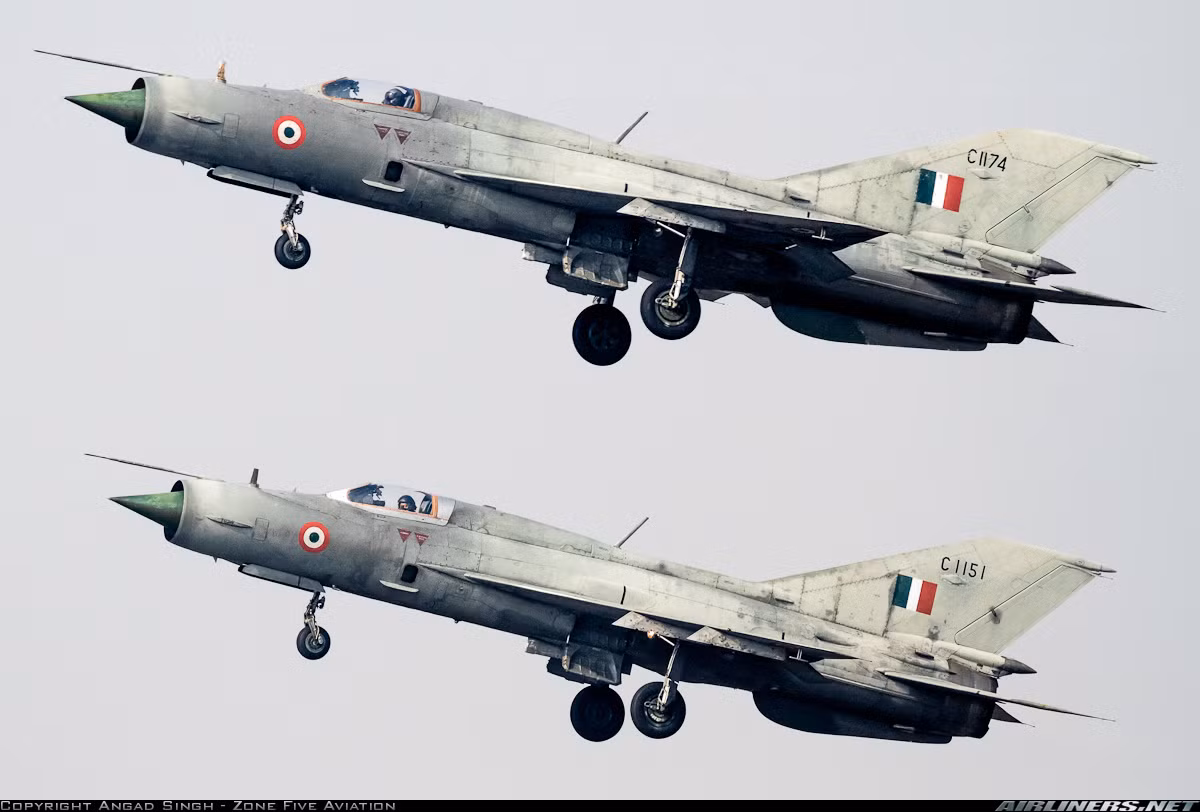 Với thiết kế cánh tam giác đặc trưng, MiG-21 là mẫu máy bay chiến đấu đầu tiên của Liên Xô thành công trong việc kết hợp giữa tính năng của máy bay tiêm kích và đánh chặn trong cùng một máy bay. Nguồn ảnh: Airliners