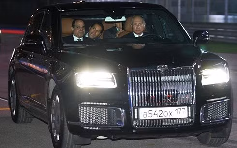 Tong thong Putin lai xe dua Tong thong Ai Cap tham duong dua F1