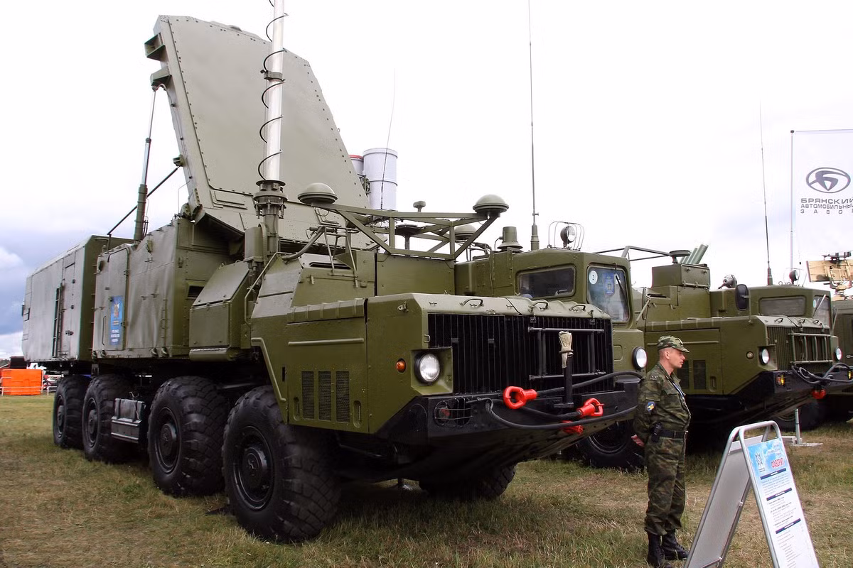 Căn cứ theo thông tin mà phía Nga đưa ra thì khả năng cao hệ thống S-300PM của Syria được trang bị đài radar trinh sát 96L6E thay vì 64N6E, đi kèm radar điều khiển hỏa lực 30N6E2, đây chính là thành phần của S-300PMU-2.