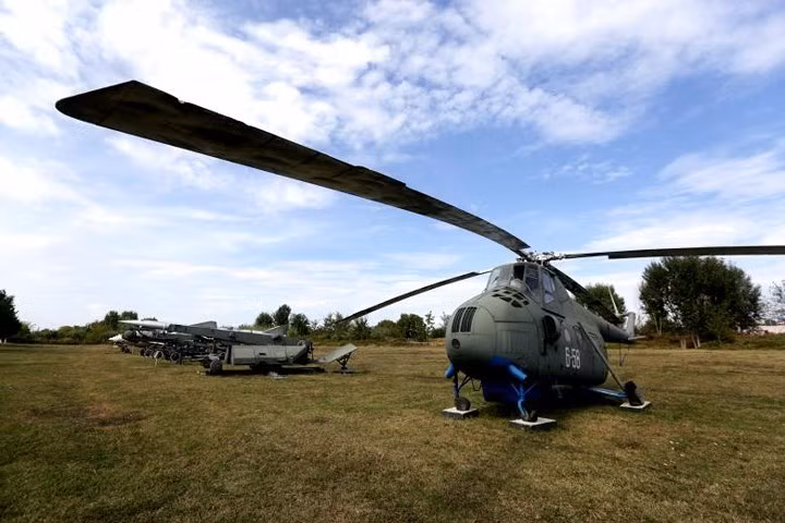 Trực thăng Mi-4 tại căn cứ Kucova.
