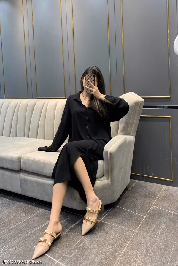 Giày bệt mũi nhọn đinh tán. Với những người thường xuyên phải di chuyển, giày bệt giúp họ đi lại dễ dàng. Phần mũi nhọn còn giúp tạo hiệu ứng thị giác như kéo dài bàn chân, khiến nó trông nhỏ nhắn hơn.
