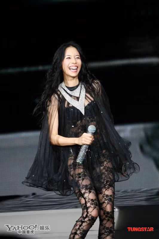 Mạc Văn Úy là nữ diễn viên, ca sĩ rất thành công. Cô đã phát hành hơn 30 album và hơn 120 liveshow cá nhân. .