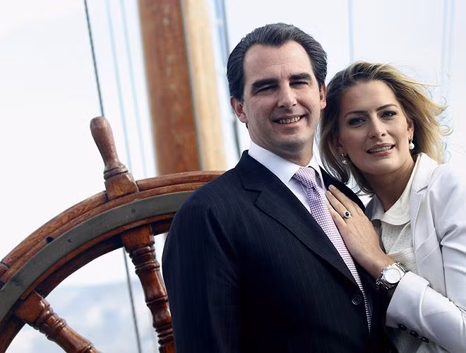 Hoàng tử Nikolaos của Hy Lạp và vị hôn thê Tatiana Blatnik, tại Piraeus, Hy Lạp, vào ngày 1-2-2010. Công nương Tatiana tốt nghiệp Đại học Georgetown năm 2003 với tấm bằng cử nhân ngành Xã hội học. Trước khi quyết định dừng công việc để chuẩn bị cho lễ cưới của mình được tổ chức vào tháng 7-2010, bà đang là người tổ chức sự kiện cho nhà thiết kế thời trang Diane von Fürstenberg.