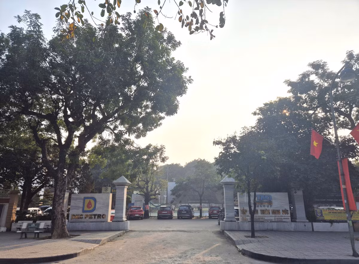Trụ sở CTCP Tập đoàn Thiên Minh Đức nằm trong khuôn viên Dự án Công viên trung tâm TP Vinh do Công ty CP Trung Long làm chủ đầu tư (là công ty con của Thiên Minh Đức).