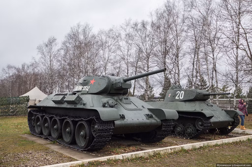 Sự thành công của xe tăng T-34 đã khiến cho hầu hết các dòng tăng góp mặt trong giai đoạn đầu Chiến tranh Vệ quốc vĩ đại của nhân dân Liên Xô bị lu mờ hoàn toàn. Ảnh: Xe tăng T-34-76 (T-34 dùng nòng 76mm F-30) tại một bảo tàng.
