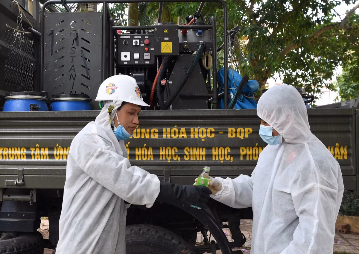 Trước đó, trong hai ngày 27 và 28/5, Binh chủng Hóa học đã cử lực lượng tinh nhuệ thuộc Lữ đoàn 86 và Tiểu đoàn 905 tới Bắc Ninh khử trùng, tiêu độc ở các huyện Quế Võ, Gia Bình và Thuận Thành.