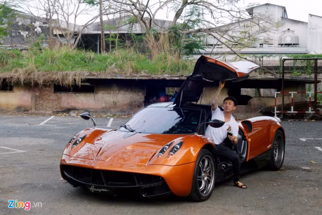 Sự xuất hiện của ông hoàng tốc độ Bugatti Veyron, Lamborghini Murcielago 670_4 SV, Murcielago LP640 màu xanh cốm, Ferrari 458 Italia, Lamborghini Aventador Lp700_4,... khiến nhiều người phải ghen tị với bộ sưu tập siêu xe của chủ nhân garage này. Ảnh: TNTBros.