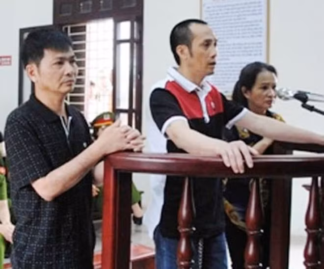 Giao lưu với những thành phần ngổ ngáo ở Thanh Hóa, dần dần Tuấn trở nên có “số” hơn sau mỗi lần vào tù thụ án. Những ngày đầu bước chân vào giới “xã hội đen”, Tuấn “thần đèn” kết nối với nhiều đối tượng ở các tỉnh khác để hoạt động một đường dây chuyên trộm cắp và tiêu thụ xe máy mà nhóm của mình lấy trộm được.