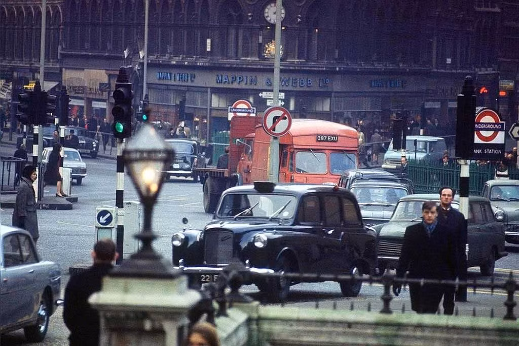 Cảnh quan đường sá ở Cheapside năm 1970. Ảnh OLA