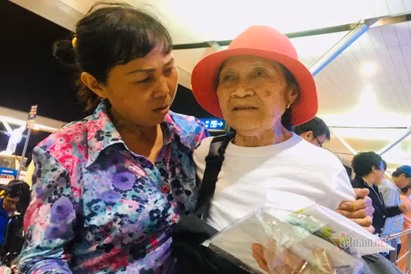 Cai Tet hanh phuc cua chi ve chai sau 44 nam xa me