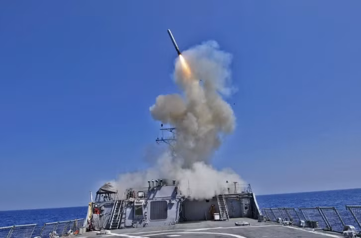 Tên lửa Tomahawk được phát triển tại Phòng thí nghiệm Vật lý Ứng dụng Johns Hopkins vào những năm 1970 và lần đầu tiên đưa vào sử dụng trong Hải quân Mỹ vào năm 1983. Ảnh: US Navy.