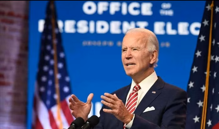 Theo kênh CNN, Tổng thống Mỹ Joe Biden khẳng định các cuộc tấn công trên là để đáp trả trực tiếp các cuộc tấn công chưa từng có mà Houthi thực hiện nhằm vào các tàu thương mại quốc tế ở Biển Đỏ. Trong tuyên bố, ông Biden nhấn mạnh: “Những cuộc tấn công có chủ đích này là một thông điệp rõ ràng rằng Mỹ và các đối tác sẽ không tha thứ cho các cuộc tấn công nhằm vào người của chúng tôi hoặc cho phép các tác nhân thù địch gây nguy hiểm cho quyền tự do hàng hải ở một trong những tuyến đường thương mại quan trọng nhất thế giới”. Ông nói thêm rằng ông sẽ không ngần ngại thực hiện thêm biện pháp đáp trả. Ảnh: CNN.