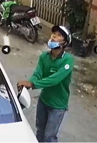 Camera to hanh vi gay "soc" cua thanh nien mac dong phuc GrabBike-Hinh-2