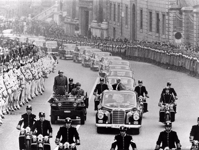Đức giáo hoàng John XXIII sử dụng chiếc 300D Laudelet.