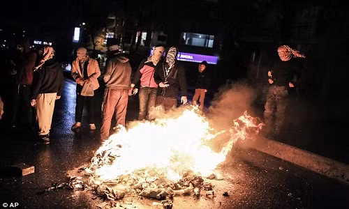 TNK: Bieu tinh du doi sau vu luat su nguoi Kurd bi ban chet-Hinh-6