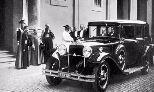 Chiếc Nuerburg 460 Pullman Saloon, dành cho Đức Giáo hoàng Piux XI năm 1930.