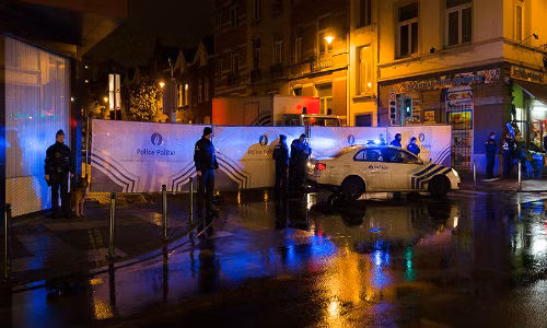 Bat giu nhieu nghi pham vu khung bo lien hoan o Paris