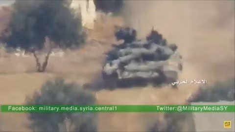 Dựa theo các hình ảnh chủ yếu do binh sĩ Syria cũng như phiến quân công bố thì hoạt động chủ yếu của xe tăng T-90 vẫn nằm ở tỉnh Aleppo. Ảnh một chiếc T-90 hành tiến tại một ngôi làng nhỏ.