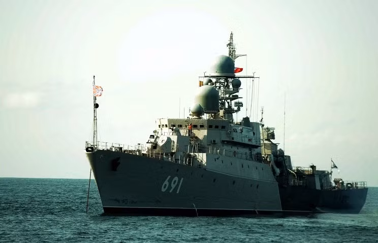 "Soái hạm của Tiểu hạm đội Caspian - tàu tên lửa Tatarstan - đã hoàn thành hiện đại hóa và các kế hoạch bảo dưỡng. Nó đã rời cảng nhà máy và di chuyển về nhà ở Makhachkala", thông cáo cho biết.
