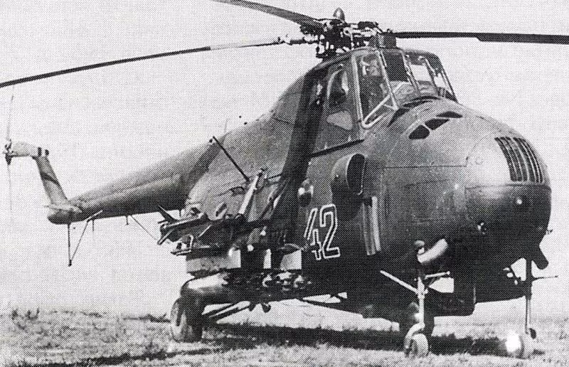 Trực thăng Mi-4 ngoài vai trò vận tải còn có khả năng đảm nhiệm nhiều vai trò khác ví dụ như: cứu hộ cứu nạn; chữa cháy; chi viện hỏa lực; tác chiến chống ngầm; trinh sát không ảnh; nghiên cứu khoa học; chỉ thị mục tiêu và chỉ huy trên không...Ảnh phiên bản vũ trang của trực thăng Mi-4 có thể mang theo rocket và tên lửa chống tăng.