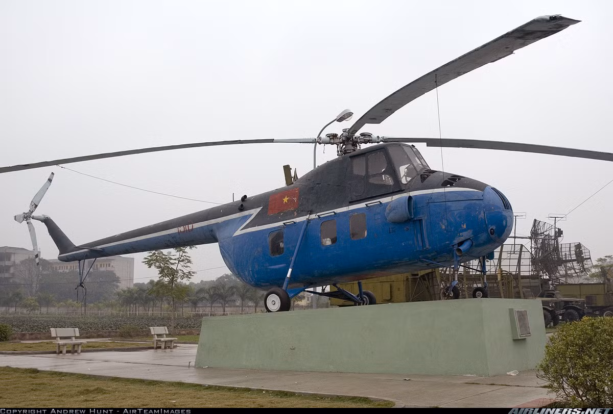 Chiếc Mi-4 này là là máy bay chuyên cơ A phục vụ Chủ tịch Hồ Chí Minh từ tháng 2 năm 1959 đến tháng 3 năm 1969.