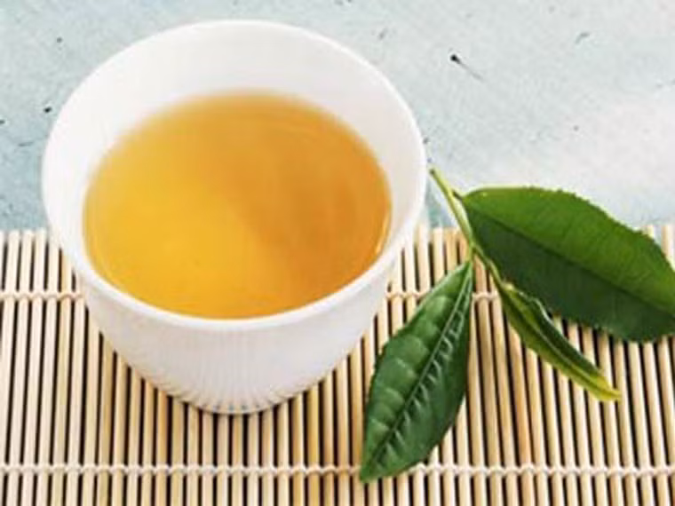 Đặc biệt, trà xanh cũng được chứng minh chứa nhiều chất chống oxy hóa có khả năng giảm thiệt hại trong cấu trúc DNA, ức chế sự hình thành các gốc tự do gây hại.