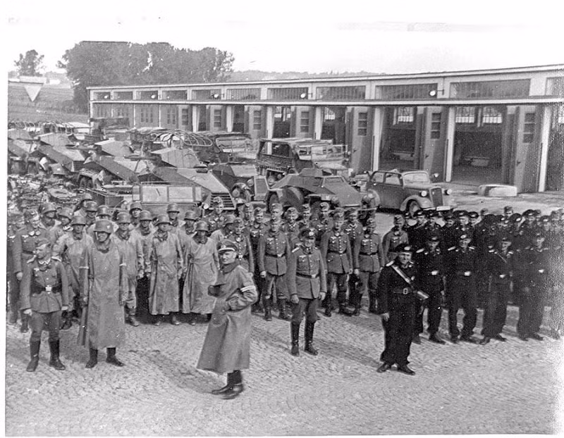 Vào ngày 23/3/1944, quân du kích Italy tại Rome đã tấn công một đơn vị của phát xít Đức và tiêu diệt 33 cảnh sát.