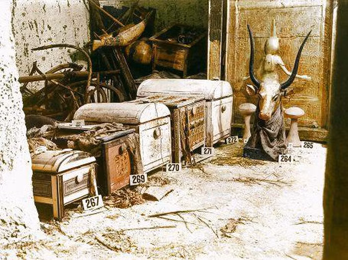 Theo đó, nơi chôn cất pharaoh cất giữ kho báu khổng lồ mà con người khao khát tìm thấy để tìm hiểu cuộc sống của người xưa.