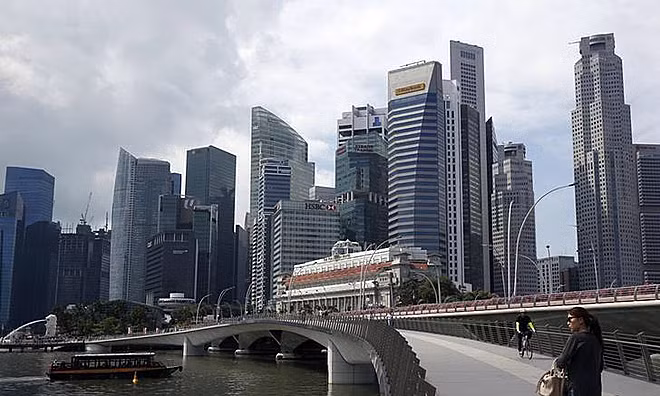 Cụ thể, vào ngày 18/2 vừa qua, chính phủ Singapore tung gói ngân sách 4,02 tỷ USD để hỗ trợ các doanh nghiệp và hộ gia đình vượt qua khó khăn do dịch Covid-19.