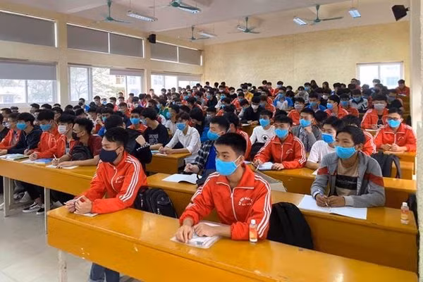Canh “hoang tan” cua lop hoc, phong tro sau ky nghi dai