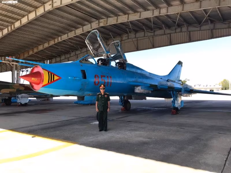 Thuong tuong Vo Van Tuan va chuyen bay Su-22M4 dau tien ra Truong Sa-Hinh-3