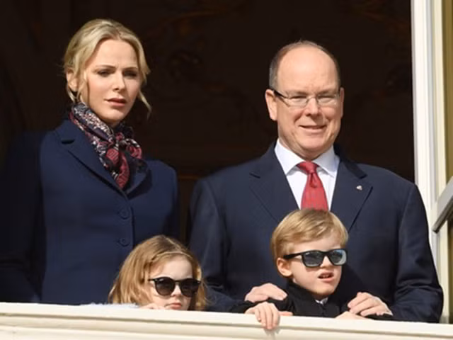 Thân vương Albert II của Monaco trở thành nguyên thủ đầu tiên trên thế giới có kết quả xét nghiệm dương tính với virus corona chủng mới. Mời độc giả xem video: TPHCM: Phong tỏa 2 chung cư có ca mắc Covid-19. Nguồn: VTC Now.