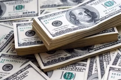 Trước đó, Cục Dự trữ liên bang Mỹ đã bơm thêm 1.500 tỷ USD vào thị trường tài chính, thông qua việc mua các tài sản tài chính, trong một nỗ lực lớn nhằm bơm tiền vào thị trường trái phiếu trong bối cảnh thị trường Phố Wall đang hoảng loạn và biến động chưa từng có trong lịch sử vì dịch Covid-19, tăng giảm 1000 - 2000 điểm thường xuyên và khó lường.