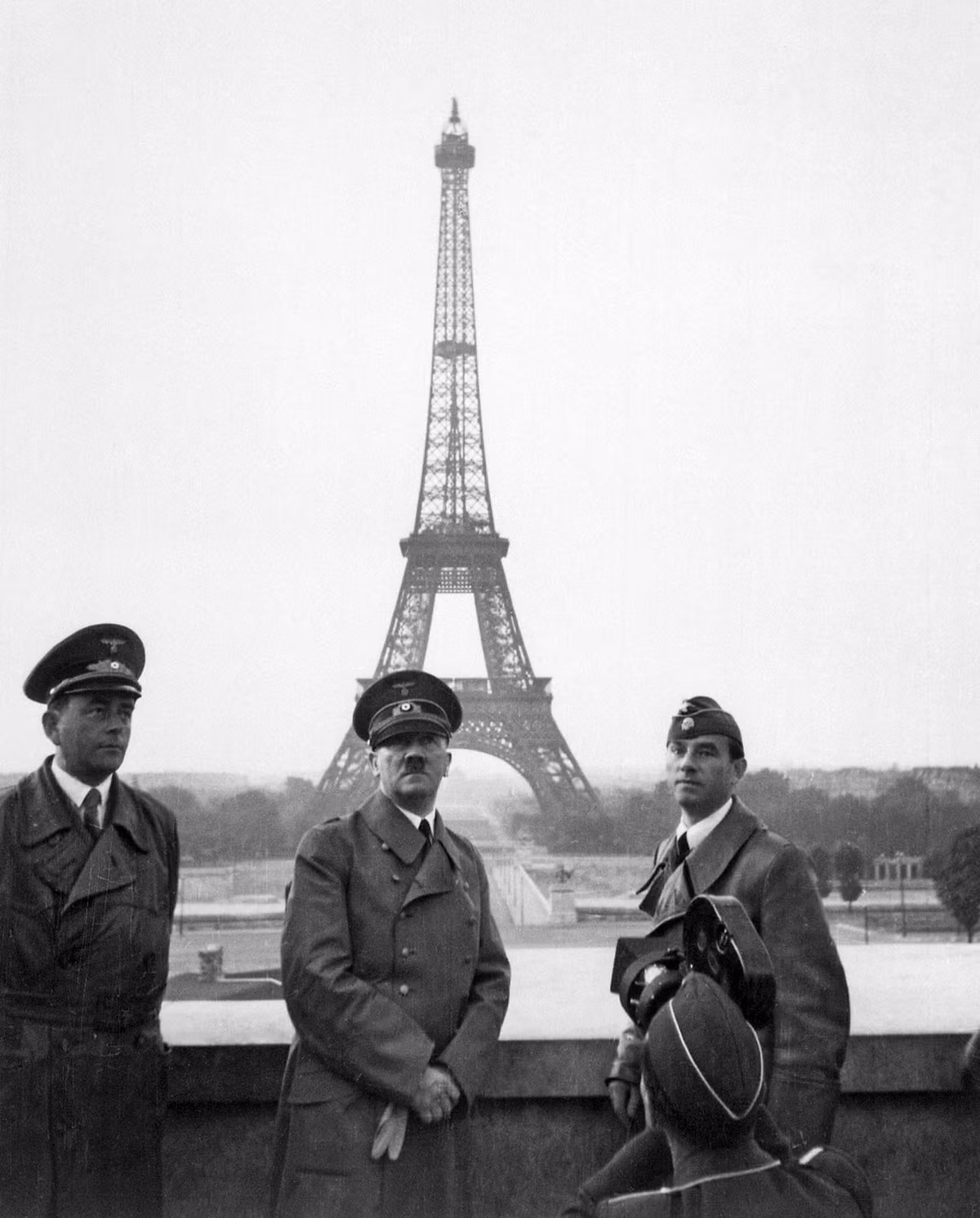 Chính bởi sai lầm này, quân đội Đức quốc xã dưới sự chỉ đạo của Hitler đã chiếm đóng Pháp sau 7 tuần phát động tấn công. Vì vậy, Pháp và các nước Đồng minh trở tay không kịp khi Đức quốc xã dẫn đến việc thủ đô Paris rơi vào tay quân địch.