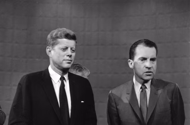 Theo đó, ứng viên Kennedy ghi điểm với các cử tri bởi ngoại hình cũng như thần thái tự tin của một nhà lãnh đạo trẻ.