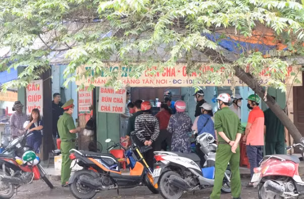 Thanh Hoa: Van con hang quan “lo” chi dao, mo ban giua 
