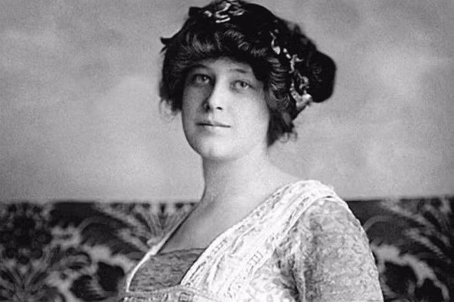 Năm 1911, Jessop làm việc trên tàu RMS Olympic. Khi con tàu này xảy ra va chạm với một tàu chiến Anh, Jessop cũng có mặt trên tàu.