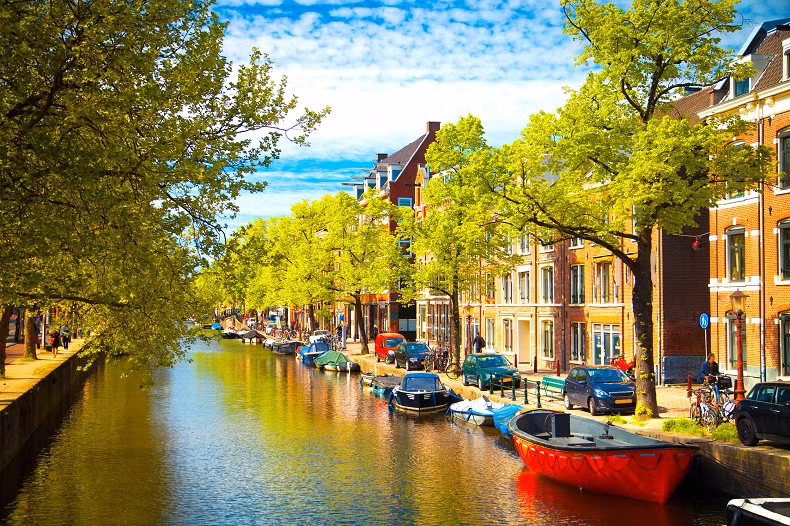 Thông qua tên gọi mới là Netherlands, chính phủ muốn thúc đẩy du lịch bền vững và khuyến khích du khách tìm hiểu về các thành phố khác của Hà Lan thay vì chỉ có thủ đô nước này.