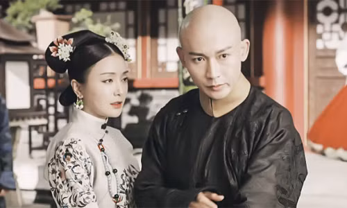 Khi Phú Sát Hoàng hậu qua đời năm 37 tuổi, Càn Long tổ chức tang lễ cho vợ yêu theo những nghi thức trang trọng nhất.