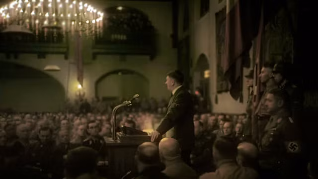 Hitler phát biểu trước các tướng sĩ quân đội.