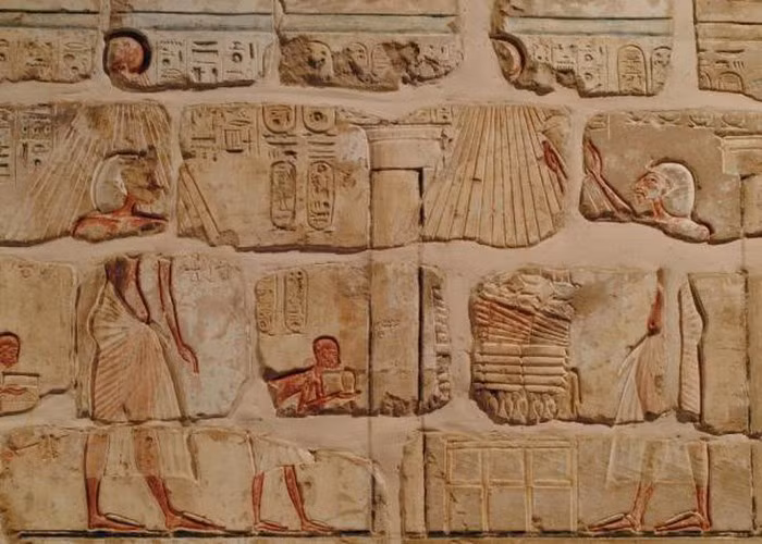 Trong khi người con trai Tutankhamun nổi tiếng lịch sử và được biết đến nhiều thì pharaoh Ai Cập Akhenaten được các chuyên gia cho rằng dường như ông bị loại bỏ khỏi danh sách các vị vua của đế chế hùng mạnh một thời này.